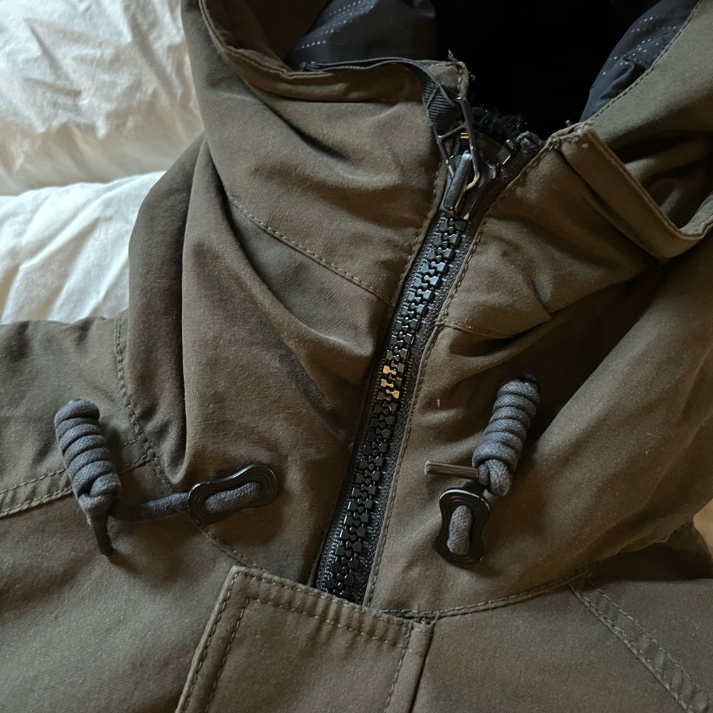 Aritzia Bancroft Parka Down Jacket in Military Green - Picture 2 of 10
